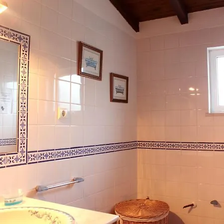 Vakantiehuis Charming House In With Shared Pool Pataias
