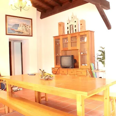 Charming House In With Shared Pool Vakantiehuis