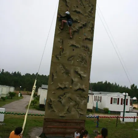 Hébergement de vacances Charming House In With Shared Pool