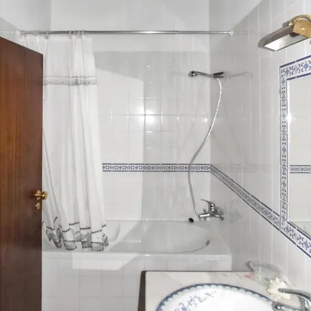 Charming House In With Shared Pool Pataias