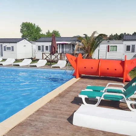 Сasa de vacaciones Charming House In With Shared Pool *