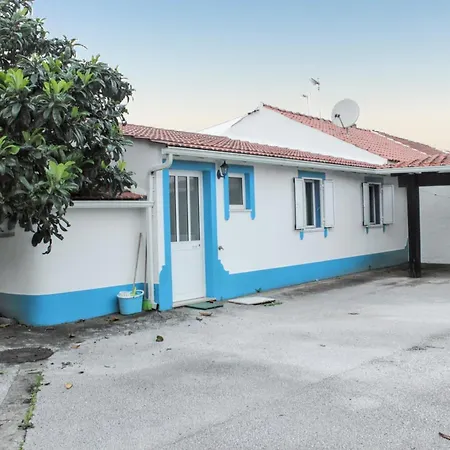 Hébergement de vacances Charming House In With Shared Pool *