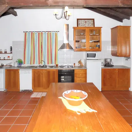 Hébergement de vacances Charming House In With Shared Pool *