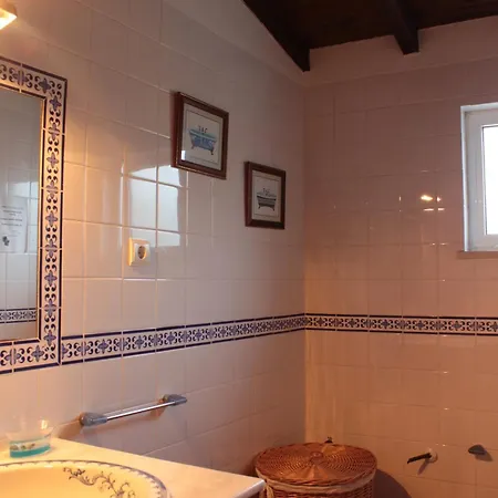 Charming House In With Shared Pool Сasa de vacaciones