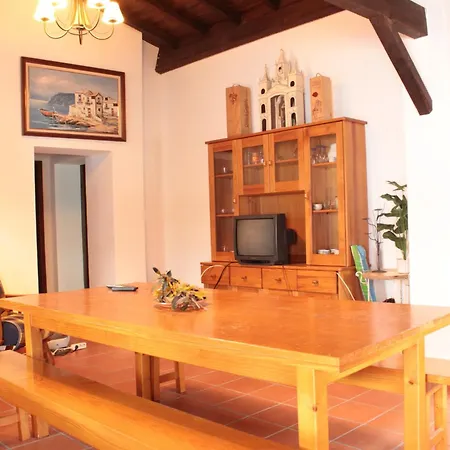 Сasa de vacaciones Charming House In With Shared Pool