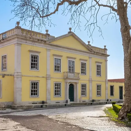 Charming House In With Shared Pool Vakantiehuis *
