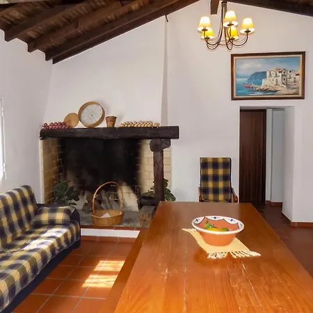 Vakantiehuis Charming House In With Shared Pool *