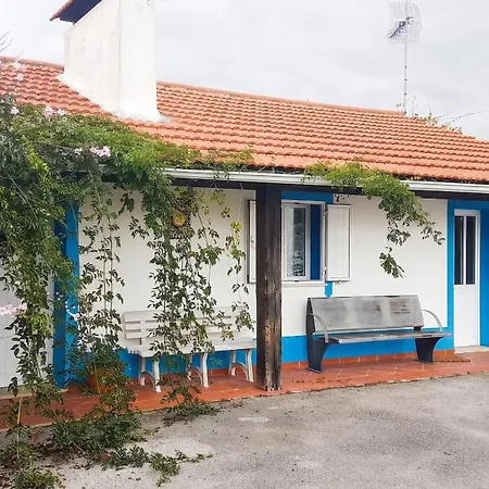 Vakantiehuis Charming House In With Shared Pool